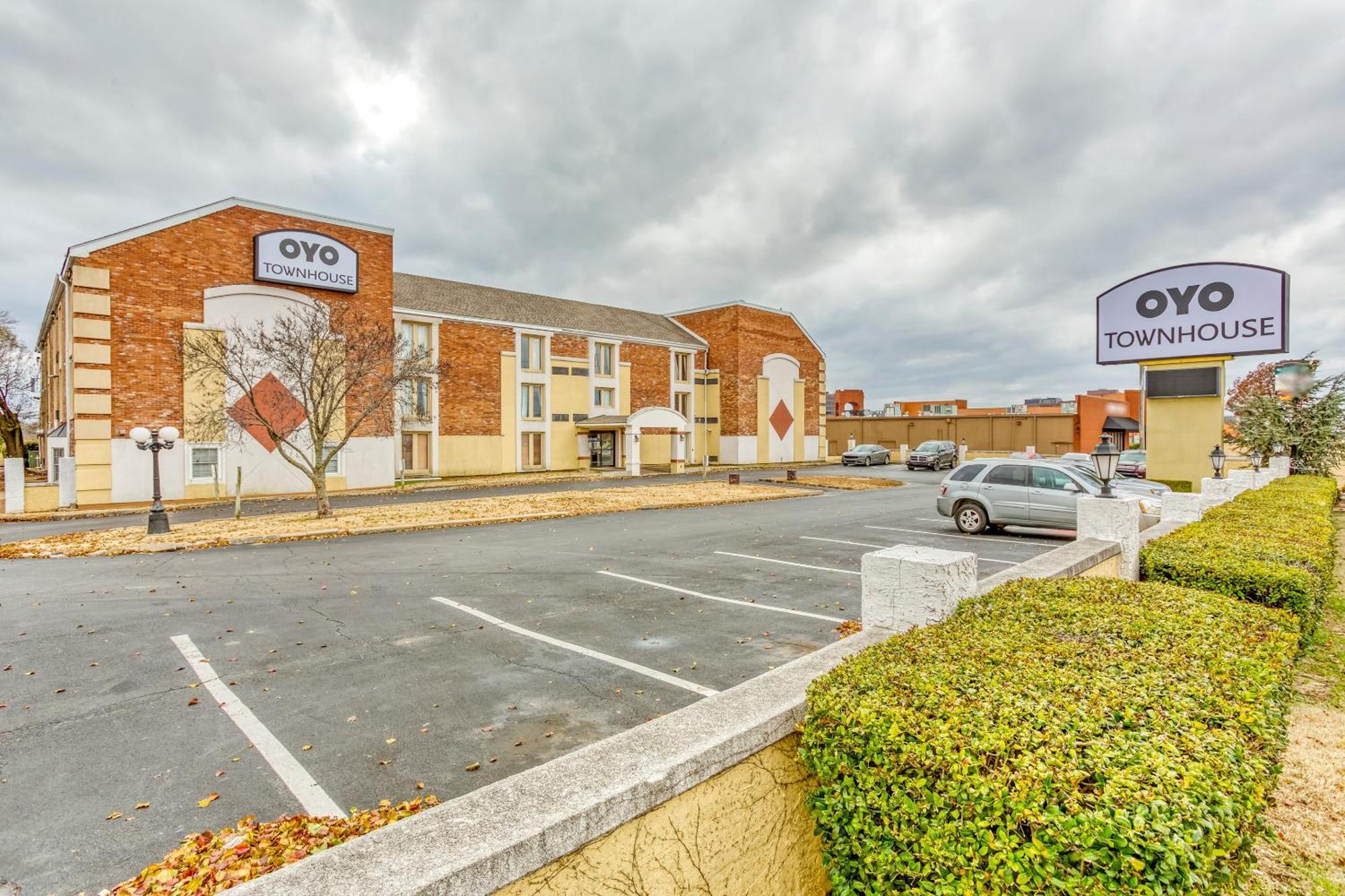 Oyo Townhouse Tulsa Woodland Hills Hotell Eksteriør bilde