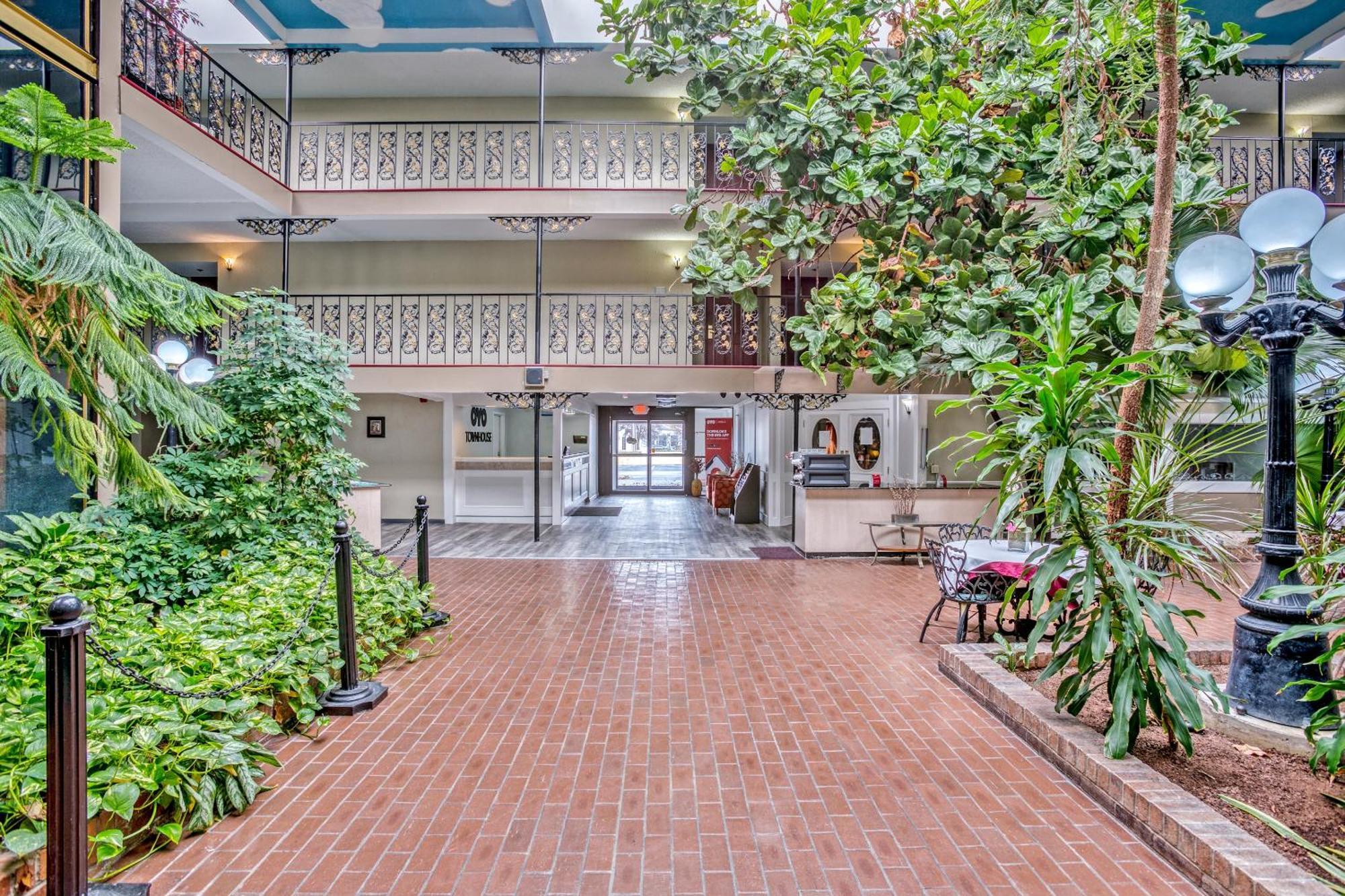 Oyo Townhouse Tulsa Woodland Hills Hotell Eksteriør bilde