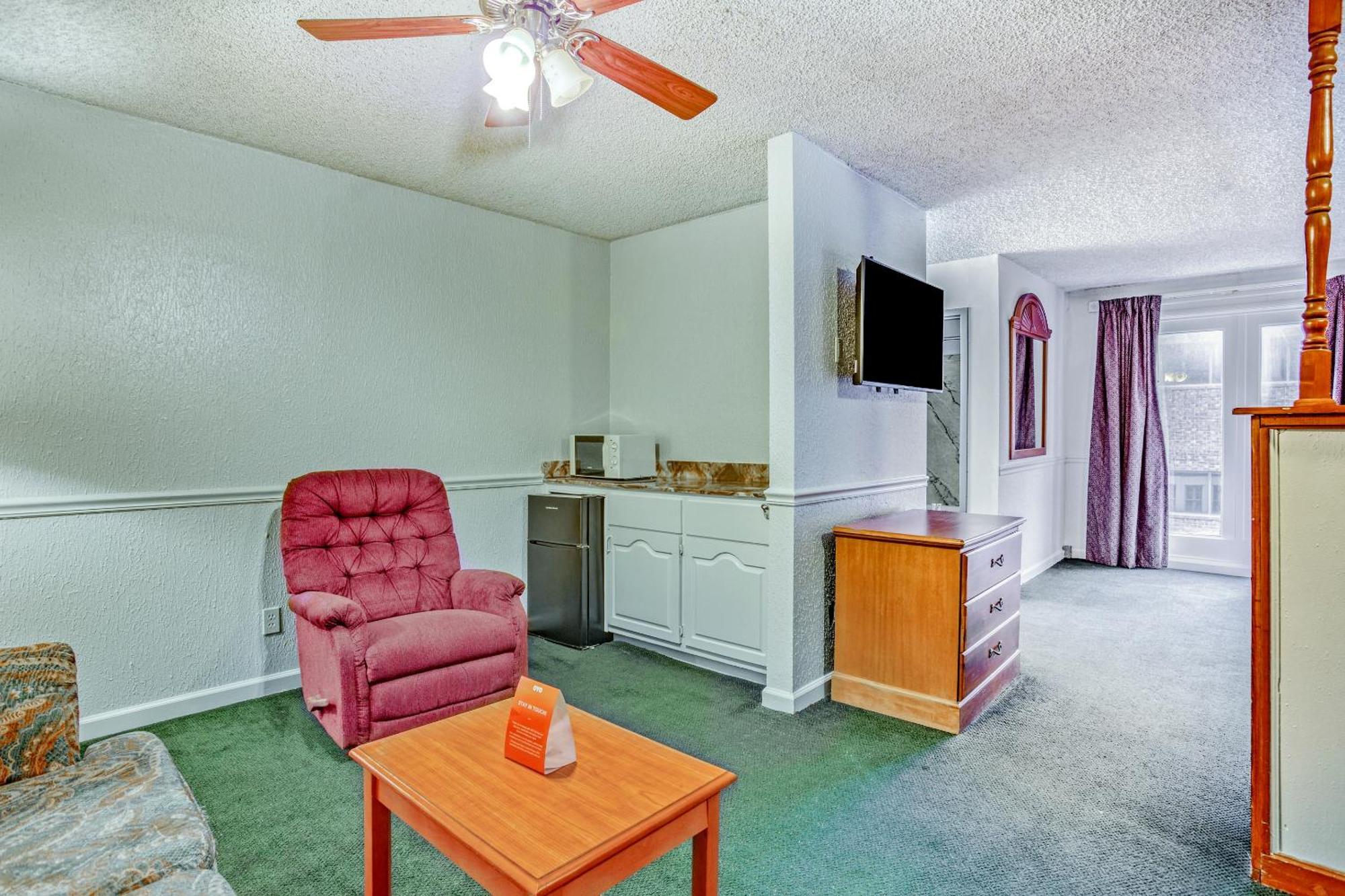 Oyo Townhouse Tulsa Woodland Hills Hotell Eksteriør bilde