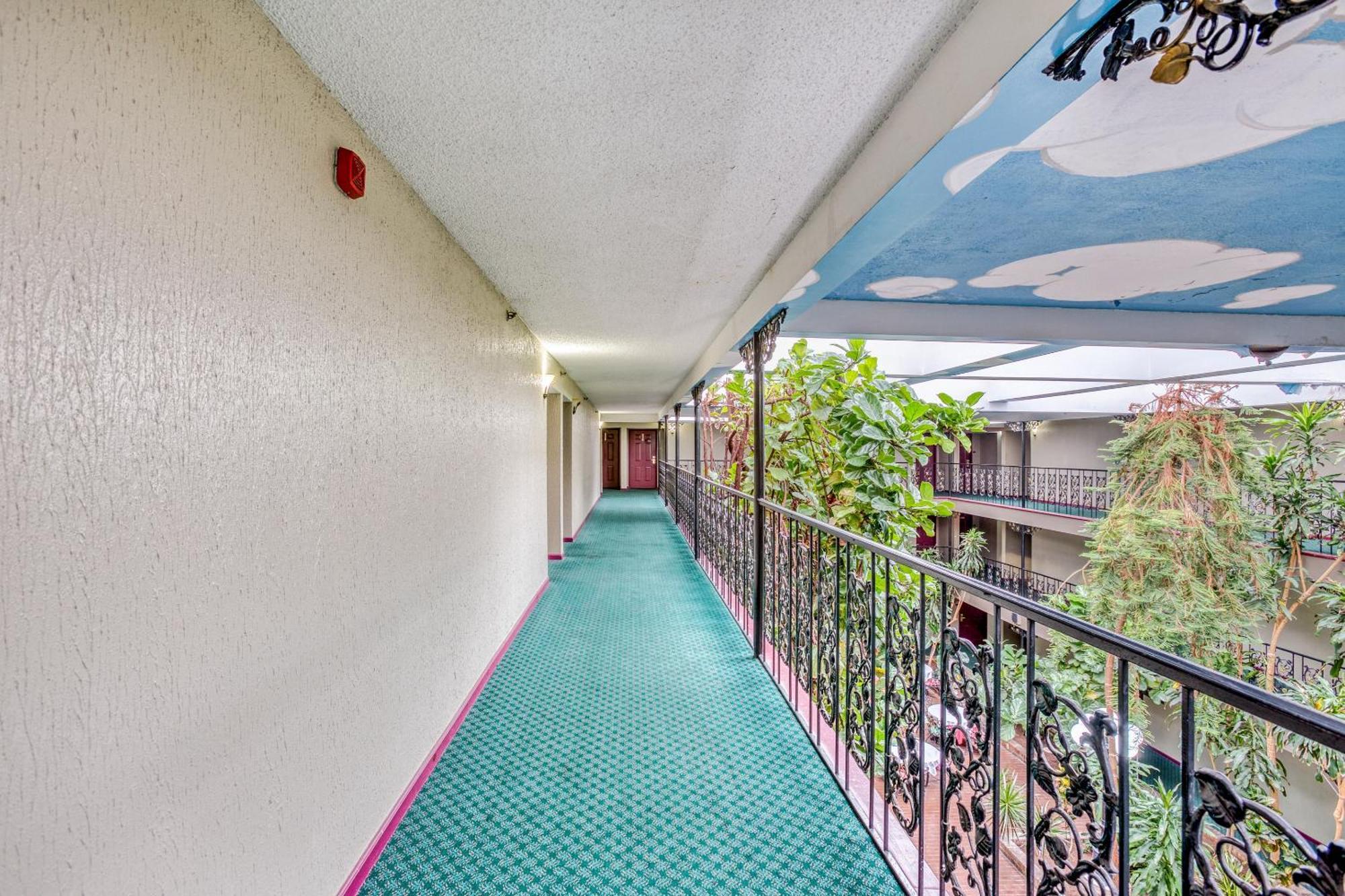 Oyo Townhouse Tulsa Woodland Hills Hotell Eksteriør bilde